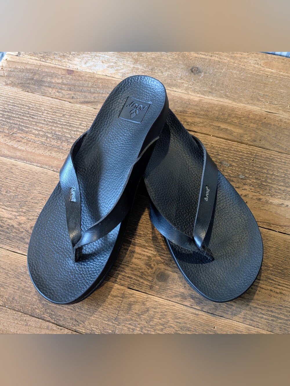 Reef Women’s Leather Flip-Flop Sandals, Size 7